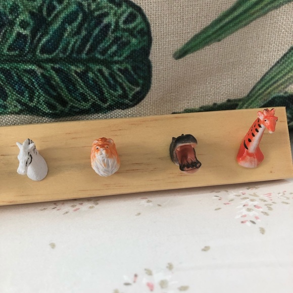 Small wall hooks - Picture 3 of 4